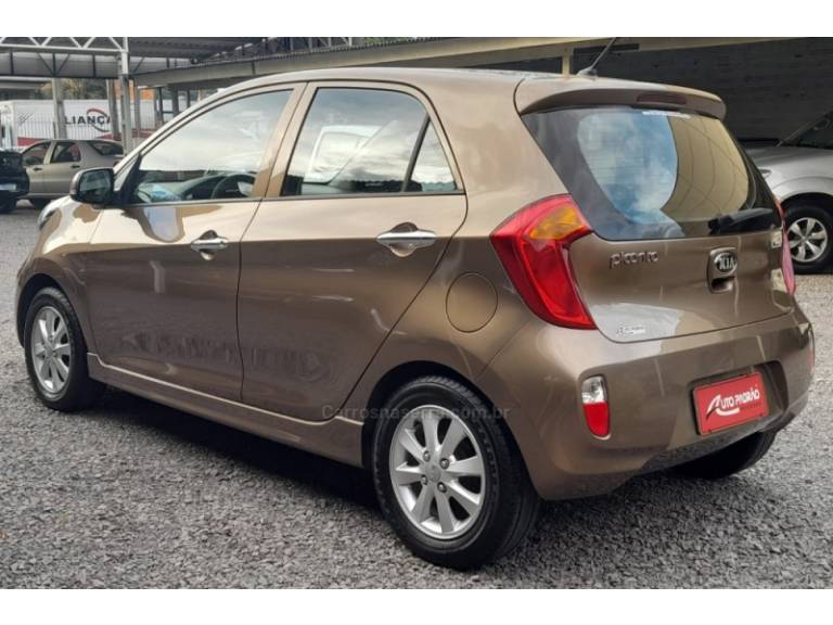 KIA MOTORS - PICANTO - 2013/2014 - Marrom - R$ 46.900,00