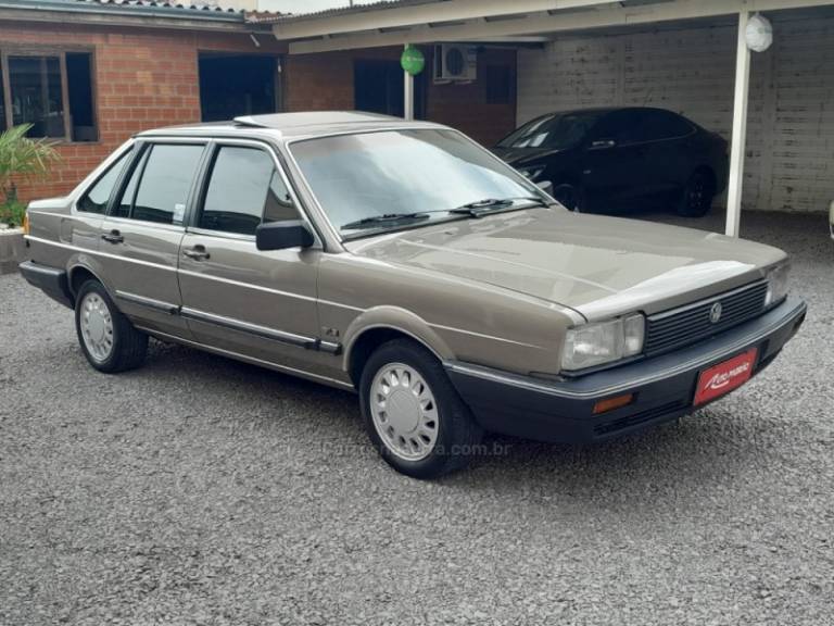 VOLKSWAGEN - SANTANA - 1989/1990 - Bege - R$ 24.900,00