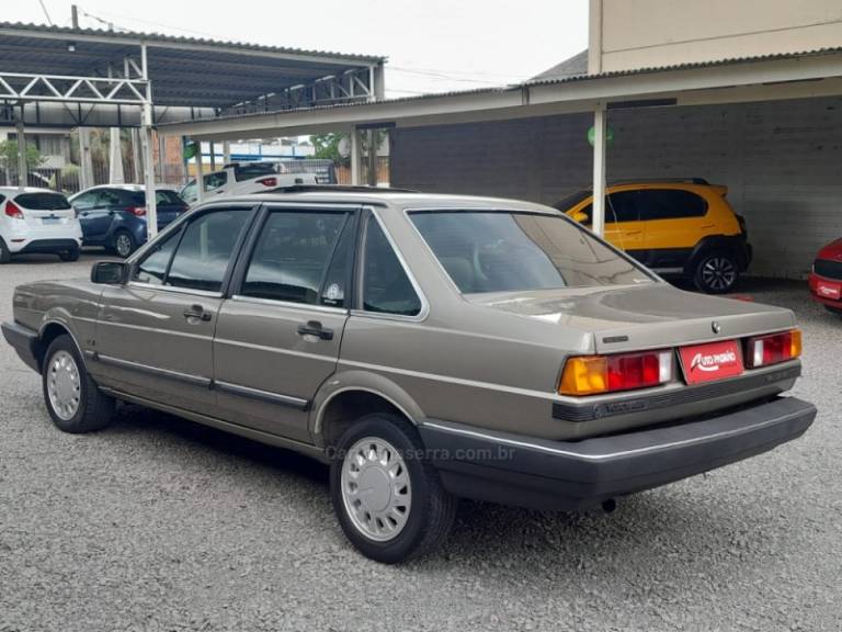 VOLKSWAGEN - SANTANA - 1989/1990 - Bege - R$ 24.900,00