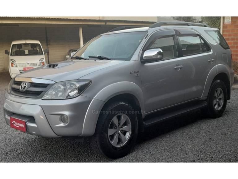 TOYOTA - HILUX SW4 - 2006/2007 - Prata - R$ 109.900,00